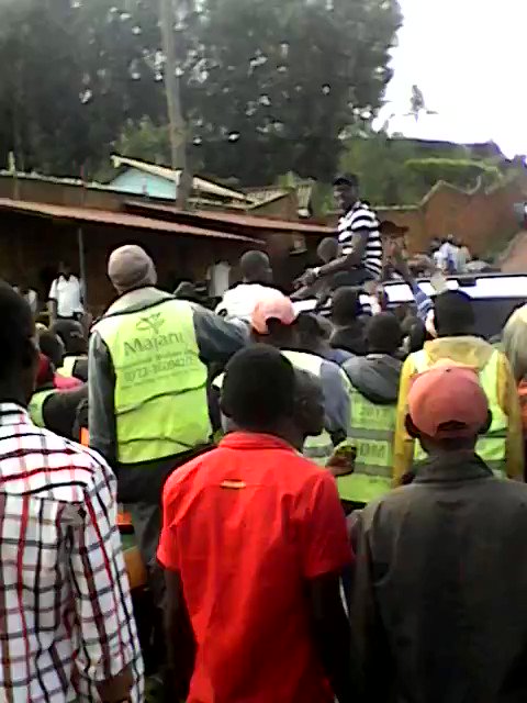 Sylvanus Osoro was just greeting his people, only to be told arudishe mkono kwa mfuko na aende akiendaga. Tears in my eyes.