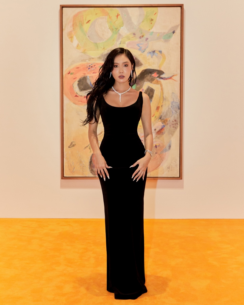 Stunning #Hwasa graced our exclusive #Serpenti75 exhibition at the #SerpentiFactory in Korea. An experience that encapsulates 75 years of the iconic emblem's breathtaking metamorphosis. #Bulgari