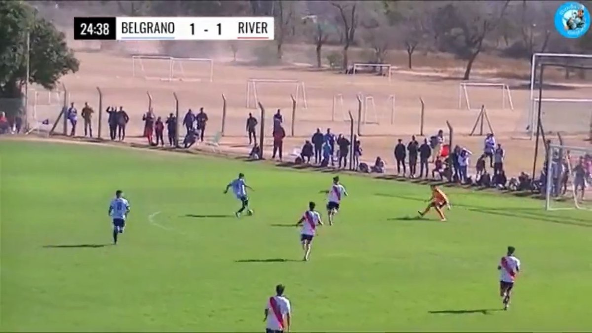 La quinta categoría de Belgrano le convirtió este gol a River ¿Les recuerda a algo? Sí, es muy parecido al que Argentina le facturó a Francia en la final del mundo de Qatar 2022. Es increíble.