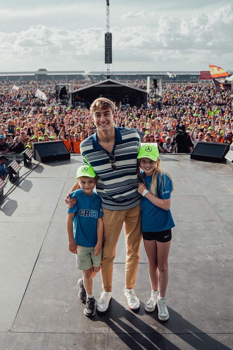 Meet George Russell’s biggest fans. 😊