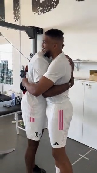 Di nuovo insieme 🫂⚪️⚫️