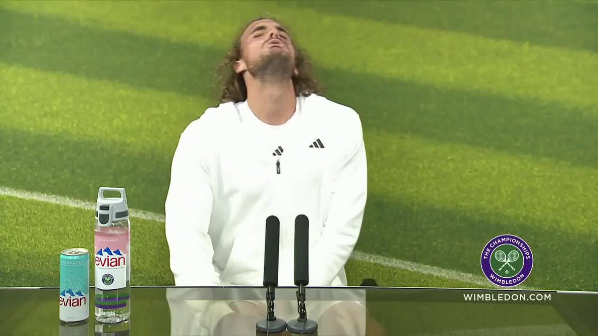 AY, STEFANOS. 🤦‍♂️ El blooper del día, protagonizado por Tsitsipas. 😂 ⭐ Disfrutá de TODAS las canchas de Wimbledon en starplusla.