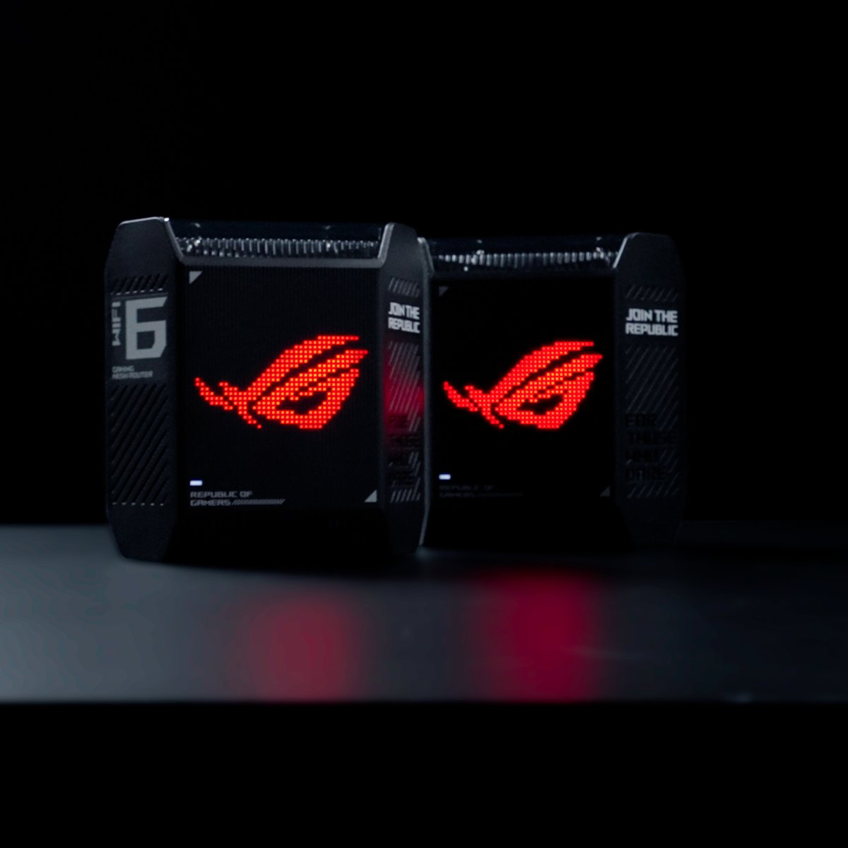 You can have a little unboxing as a treat 📦🍬 The ROG Rapture GT6 is one fine looking gaming mesh wifi system 😌 Check it out 📶🔗👇
