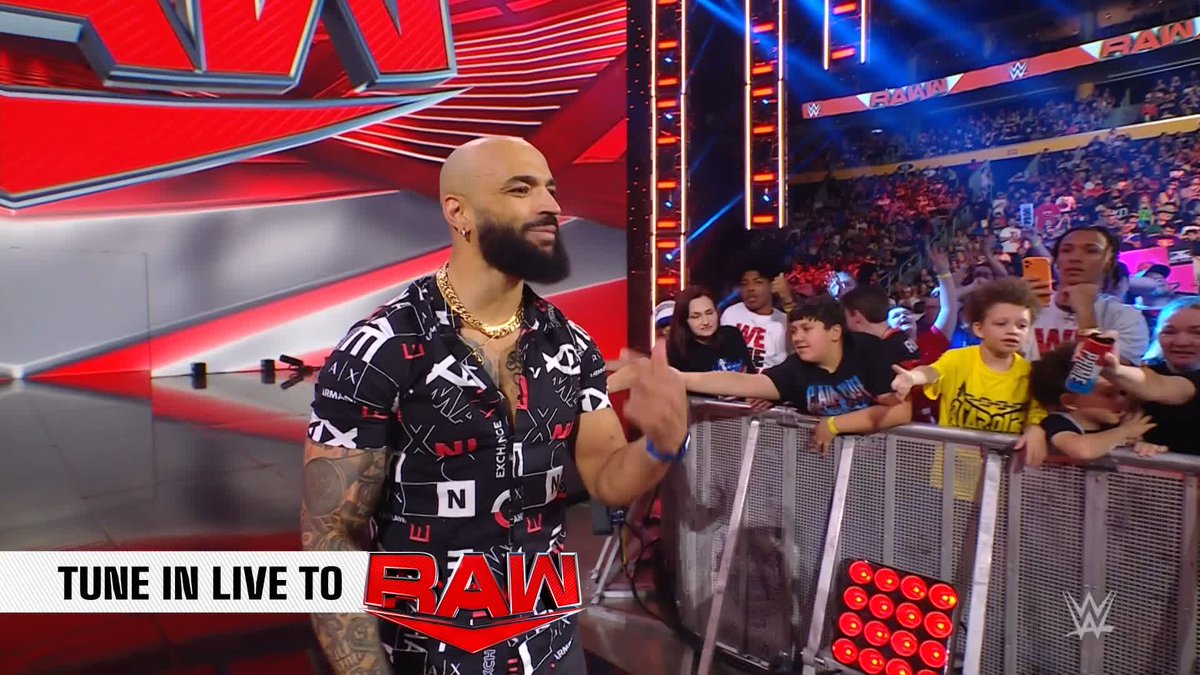 .Lightskin Kingpin didn't come here to talk! And Logan Paul found that out REAL quick! 😲😲😲 #WWERaw