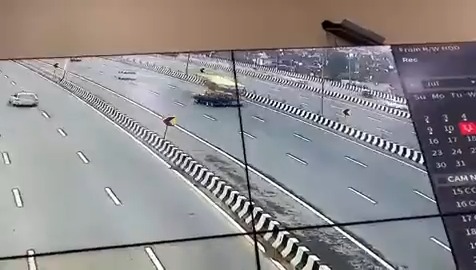WATCH - School Bus-SUV Crash On Delhi-Meerut Expressway Near Ghaziabad, 6 Dead. #BusAccident #Ghaziabad #DelhiMeerutExpressway