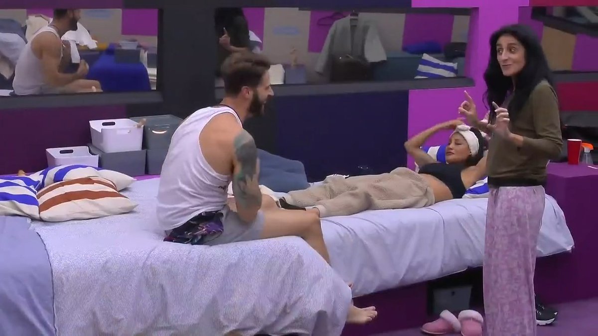 La motivación y el coraje llegaron tarde al Cielo... ¡Pero llegaron! Todo indica que Bárbara Torres es la nueva líder mercenaria de los angelitos 👌 Revive gratis las galas de #LaCasaDeLosFamososMx a través de ViX 🧡 👉
