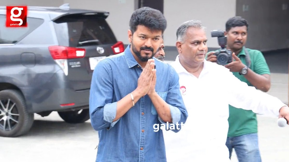 ஏ அண்ணன் வரார் வழிவுடு.... மாஸ் என்ட்ரி கொடுத்த தளபதி விஜய்!🔥 Vijay N Anand Jagadish Thalapathy Vijay Makkal Iyakkham #ThalapathyVijay #VijayMakkalIyakkam #VMI #Leo #Thalapathy #Vijay #Panaiyur #Galatta