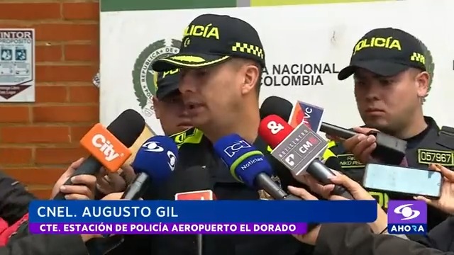El coronel Augusto Gil, comandante de la estación de policía del Aeropuerto El Dorado, se refirió a la agresión que sufrió un uniformado por parte de un extranjero canadiense. El sujeto intentó quitarle el arma al patrullero. Los detalles aquí. Más en