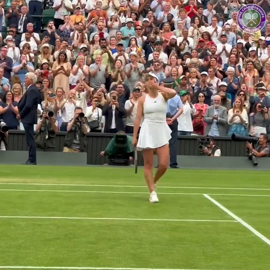 The courtside view of Elina Monfils's moment ✨ #Wimbledon