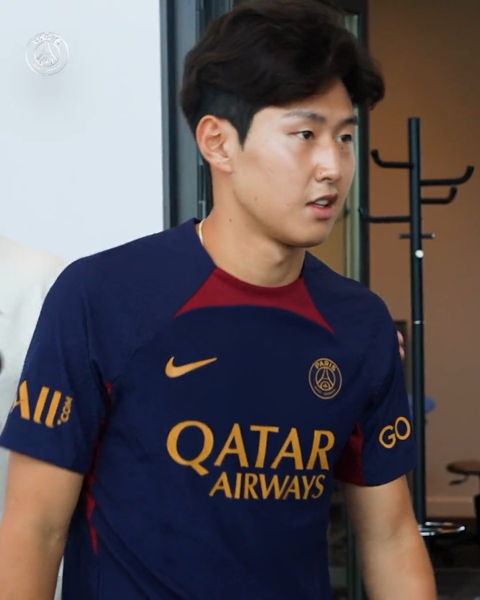 🆕🎥⚽️ Retour sur les premiers pas de Lee Kang-In et le premier entraînement collectif sur le terrain du Campus PSG 🔴🔵