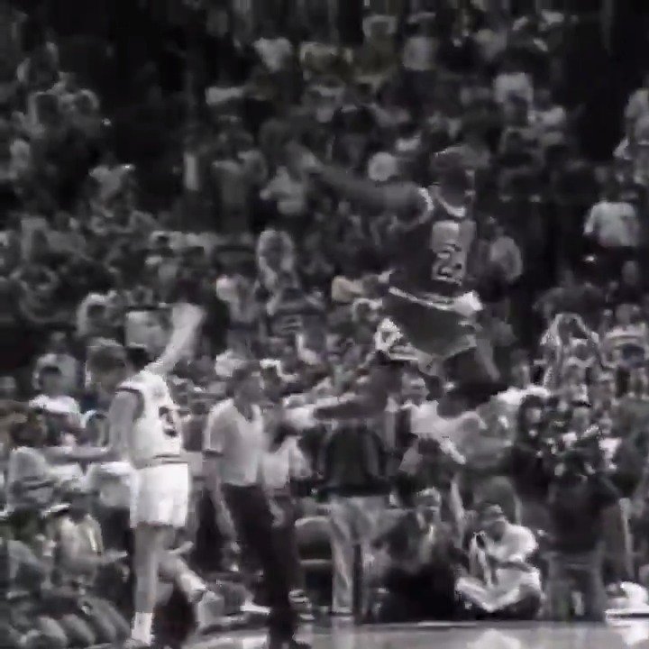 ''Puedo aceptar el fracaso, todos fracasan en algo. Pero no puedo aceptar el no intentarlo'' - Michael Jordan