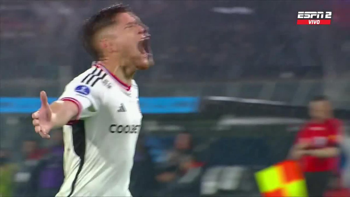 OTRO GOLAZO DEL COLO GIL: zurdazo espectacular al ángulo del futbolista argentino para su doblete y el 2-0 de Colo-Colo ante América Mineiro en la CONMEBOL #Sudamericana. 📺 #ESPNenStarPlus