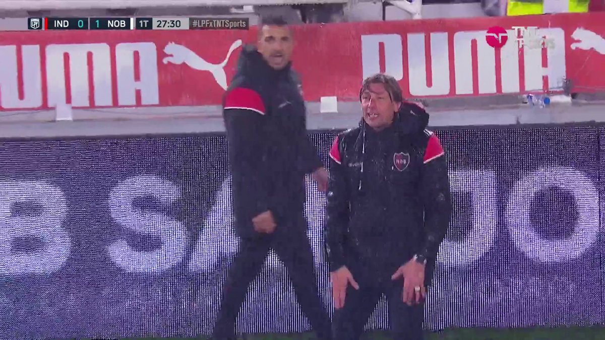 EXPULSADO EL GRINGO HEINZE 🟥 Ariel Penel lo echó al DT de Newell's luego del gol anulado a Jorge Recalde. #LPFxTNTSports