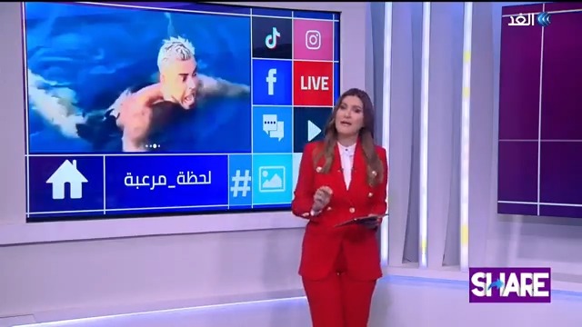لحظة مرعبة.. قرش يمر من تحت سباح ويلامس جسده تابعونا لمعرفة المزيد 👇