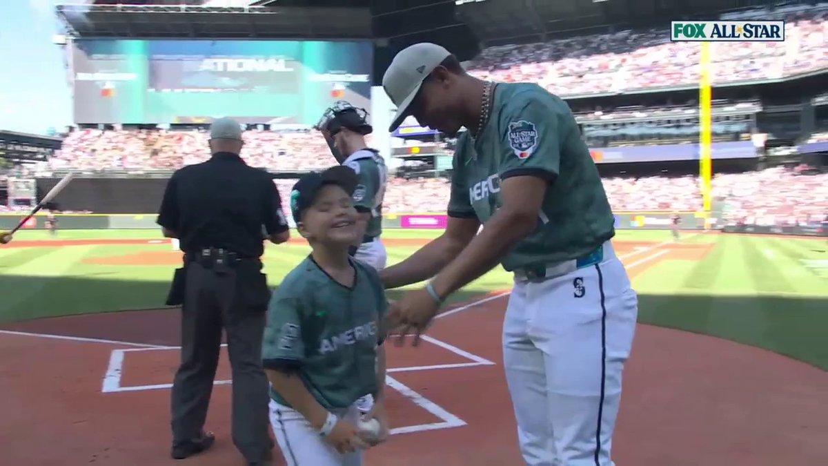 So awesome 🥹 Young Brayden gets this All-Star game started with a trip around the bases!