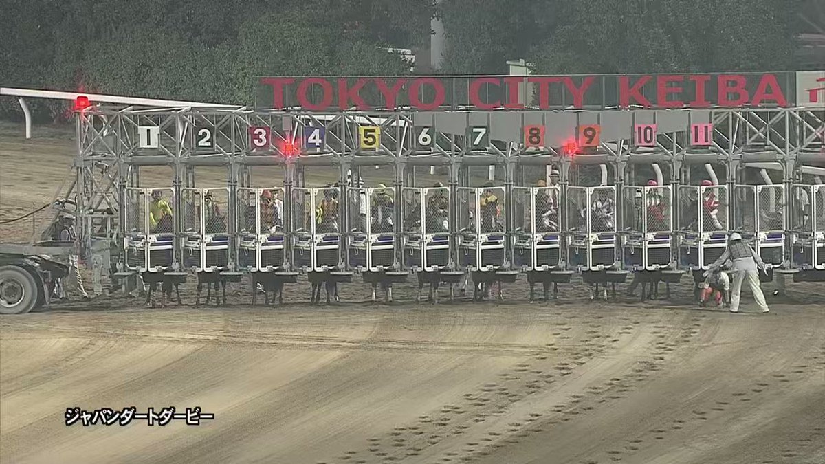 <無敗の3冠馬誕生 ミックファイアが最後の“JDD” 制す> 第25回 #ジャパンダートダービー(JpnⅠ)を制したのは、御神本訓史騎手騎乗の #ミックファイア(牡3 渡邉和雄厩舎)🏆 直線で逃げるミトノオーを見事な末脚で交わし、22年ぶり史上2頭目となる無敗の3冠制覇となりました！ おめでとうございます👏