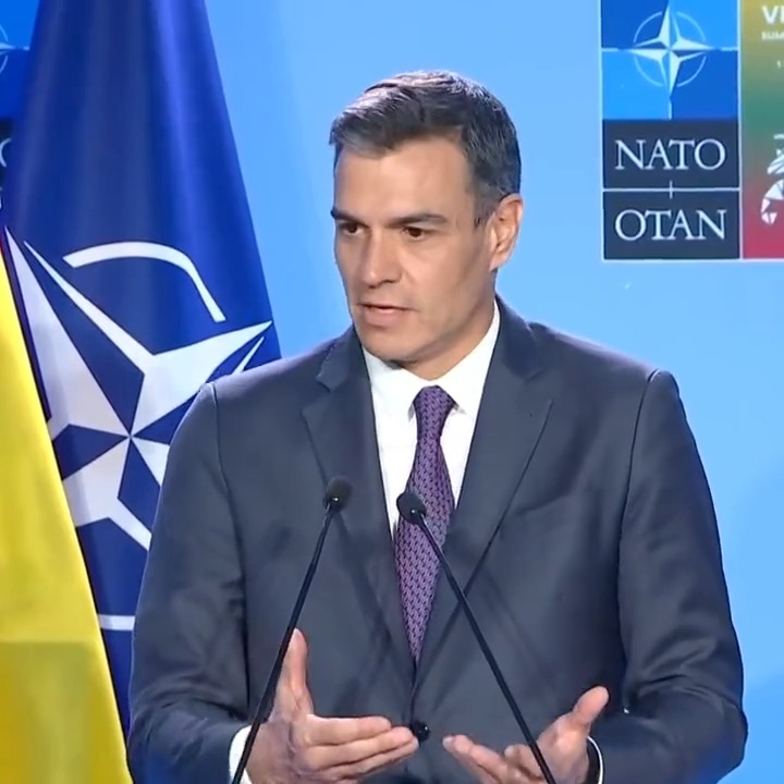 ME REBELO ante la sarta de mentiras que se dijeron en el debate. ME REBELO cuando se blanquea un partido machista como Vox. ME REBELO ante el uso descarnado que se hace del terrorismo, rompiendo la unidad en torno a las víctimas. Y lo voy a seguir haciendo cada vez que suceda.