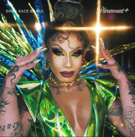 TALENTO, CARISMA, OUSADIA! 🤩 💃 Preparados? Porque eu nasci PRONTO para esse momento! #DragRaceBrasil, com a nossa host CÓSMICA 💫, MUUUITO EM BREVE no meu app.