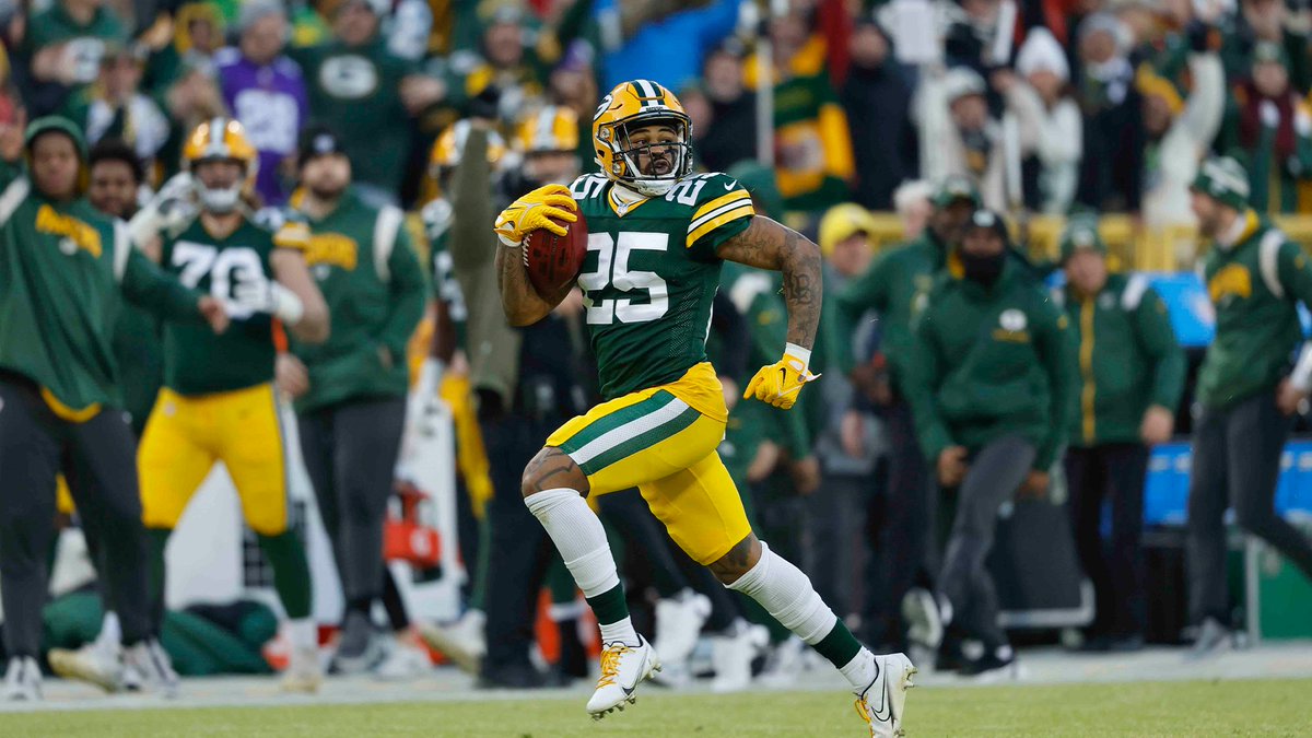 The longest kick return from last season? K9's 105-yard house call. 🏠📞