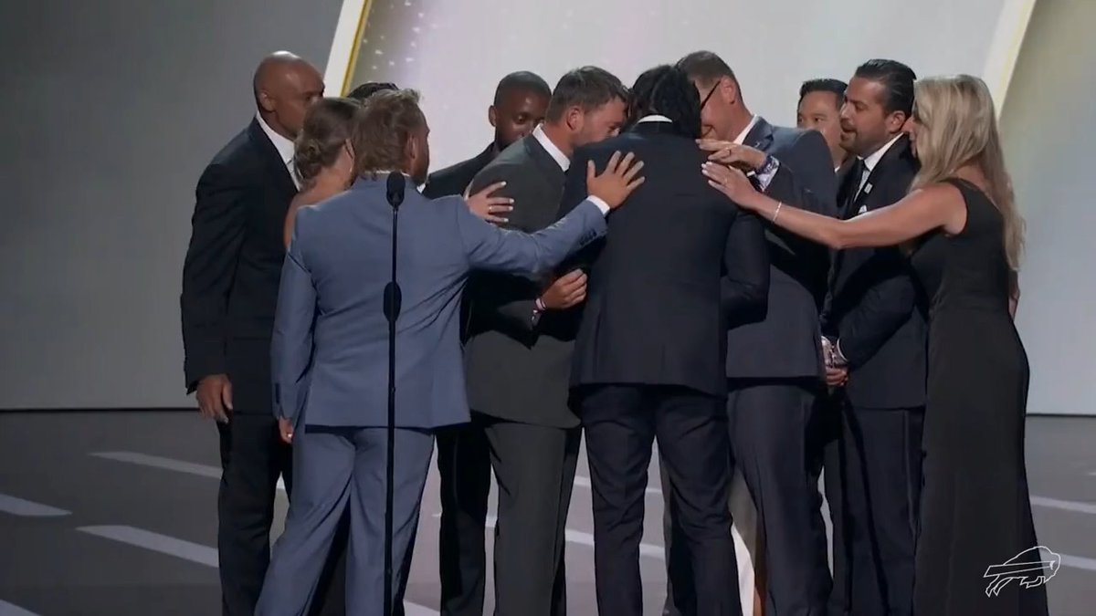 This moment. 🫶 Damar Hamlin was moved to tears introducing the Bills training staff who saved his life as they were honored with the Pat Tillman Award for Service at the ESPYS.