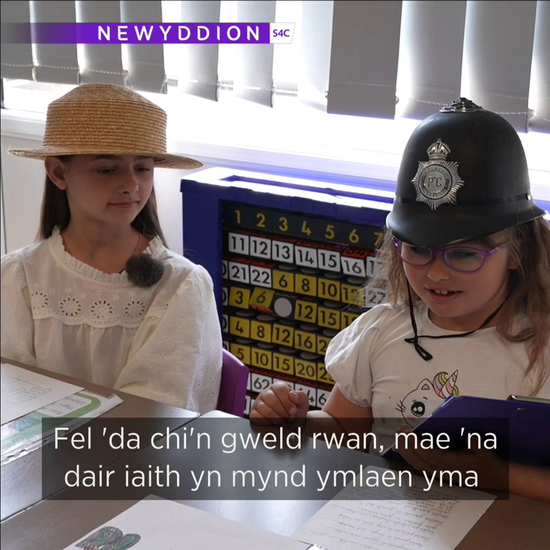 🏴󠁧󠁢󠁷󠁬󠁳󠁿 ‘Mae’n arbennig gweld sut mae’r plant eraill wedi gwneud cymaint o ymdrech i helpu nhw efo’r Gymraeg.’ Mae Sofiia a Natalia o Wcráin a ddaeth i sylw’r byd y llynedd bron yn rhugl yn y Gymraeg erbyn hyn ac wrth eu boddau yn parhau i ddysgu'r iaith.