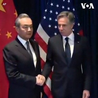 美国国务卿布林肯13日在印尼首都雅加达会晤了中国最高外交官、中央外事工作委员会办公室主任王毅。美国与中国目前都作为对话伙伴参加在印度举行的东盟会议。