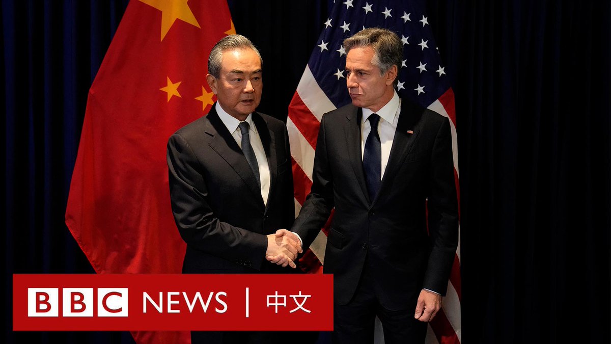 【现场画面】美国国务卿布林肯(Antony Blinken)周四(7月13日)在印尼首都雅加达会晤了中国最高外交官员、中共中央外事工作委员会办公室主任王毅。 这是布林肯上月访华以来,两人一个月内再次会晤。美国与中国目前都作为对话伙伴参加在印尼举行的东盟外长会议。 美国国务院发言人马修·米勒(Matthew Miller)将此次会晤形容为“坦诚和建设性的”,指双方讨论了存在分歧和可以进行合作的领域。 法新社援引美国官员的话称,布林肯在交谈中亦向王毅提出有关中国黑客涉嫌入侵美国政府机构电邮的问题,表示华盛顿将追究黑客的责任。 中国外交部称,中国外长秦刚因“健康原因”无法赴会,因此改派王毅代为出席。
