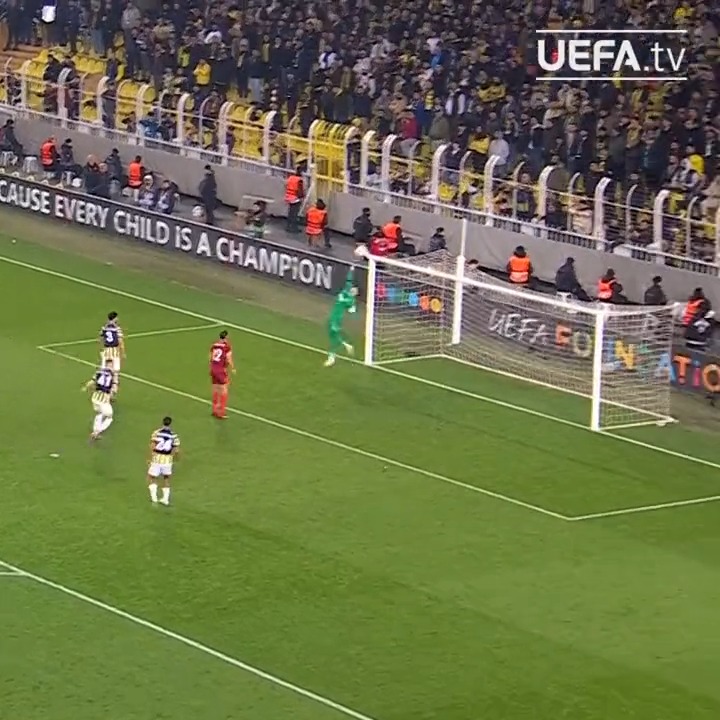 🇹🇷 Throwback to this Altay Bayındır stop 😲 Fenerbahçe SK || #TBT || #UEL