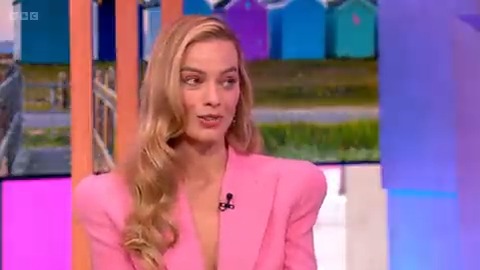 "It was just crazy to me that that hadn't been done!" Here's how Margot Robbie envisioned BarbieTheFilm 🎬 #TheOneShow 👉 #BarbieTheMovie Barbie @AmericaFerrera