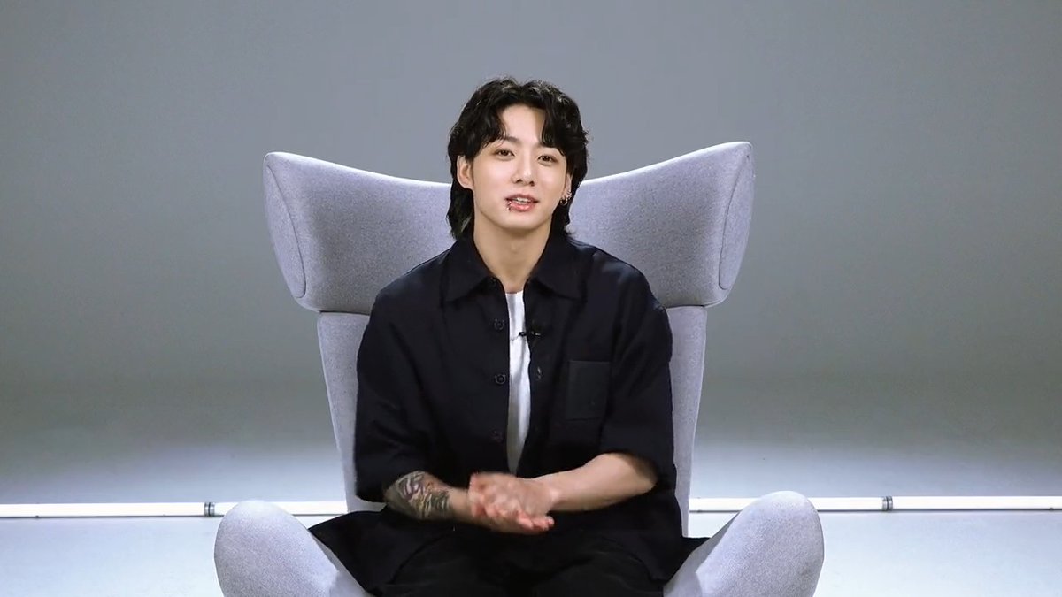 ◼️◽️▪️#JungKook(#BTS)▪️◽️◼️ 初のソロシングル 「Seven (feat. #Latto)」が 配信スタート！7⃣🎉 軽快なメロディーに 夏の雰囲気が漂うサマーソング！💜 #LINEMUSIC 限定、 未公開写真のフォトカードなどが もらえるよ📸 🔗 BTS JAPAN OFFICIAL BTS_official #JungKook_Seven