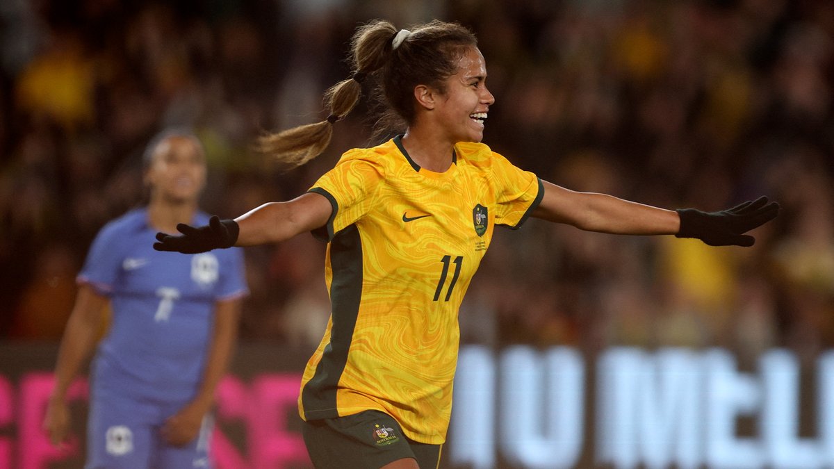 THE BREAKTHROUGH 🔥 Mary Fowler blows the roof off Marvel Stadium with the game's opening goal! 🎥: 10 Football #AUSvFRA #Matildas