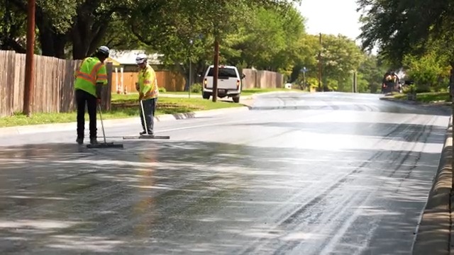 The City is installing cool pavement in each District as part of a pilot program to combat extreme heat. By reflecting heat and cooling down neighborhoods, the treatment not only reduces health risks and cooling costs, but also extends the lifespan of roadways. 🌡️