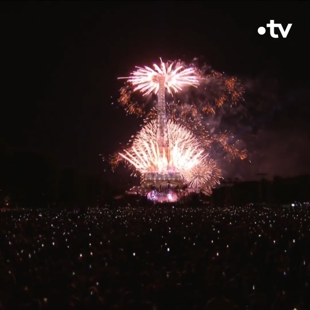 La Toureiffel a brillé de mille feux pour le feu d'artifice de la ville de Paris ! Une belle fête du 🇫🇷 #14juillet 🇫🇷 à toutes et à tous !