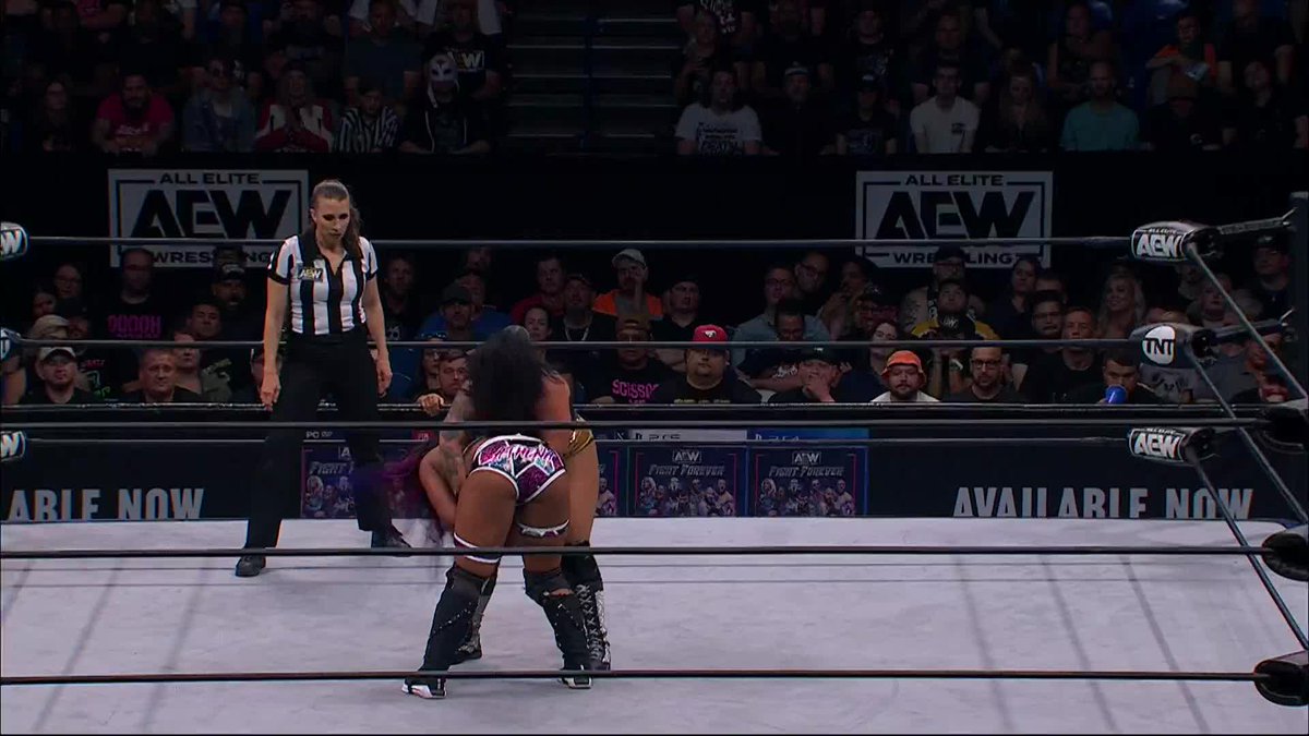 Is… Is Athena biting Willow? WATCH #AEWRampage on TNT! Willow Nightingale | Athena is ROH & All Elite!