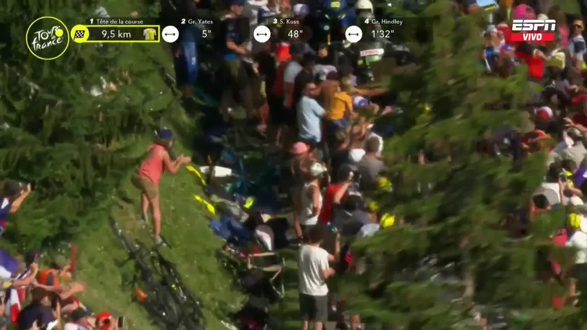¿Qué opinan de está situación de carrera? ¿Tadej #Pogacar fue perjudicado por la presencia de las motos en el lugar? 🤔 #ESPNenStarPlus #TDF2023 ESPN Colombia