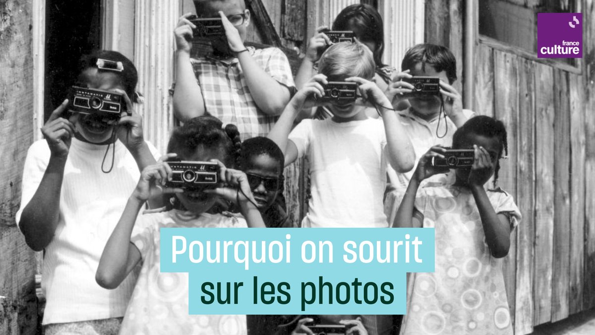 Autrefois, on ne disait pas "cheese" face à l'objectif mais "prune", car il était d'usage de ne pas sourire sur les clichés. Jusqu'à l'arrivée de Kodak 📸