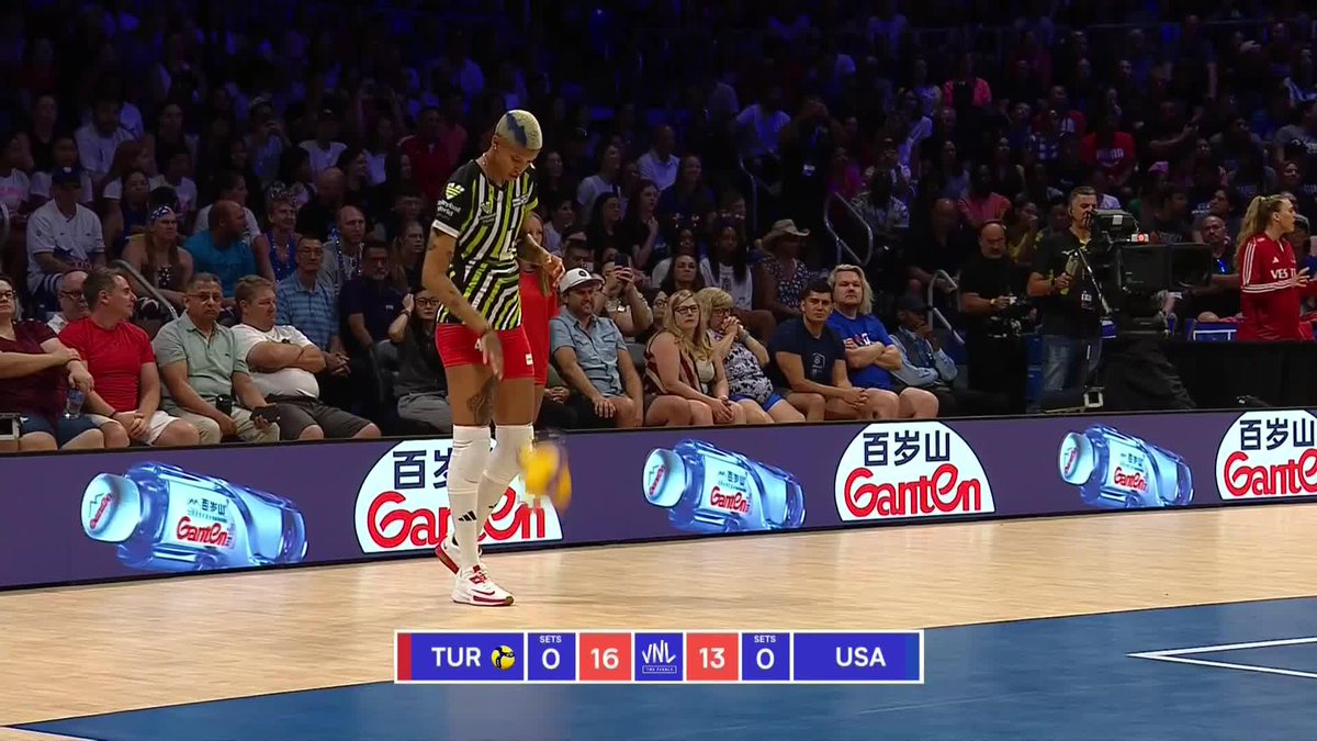 TÜRKIYE 🇹🇷 ARE BACK IN THE FINAL MATCH 🤯! The Europeans advanced to the final with a huge win over Team USA 🇺🇸 and will now play China 🇨🇳 for gold today Sunday. 📺 Watch it live 1030pm gmt on 🏐 #VNL2023 #volleyball #VNLFinals