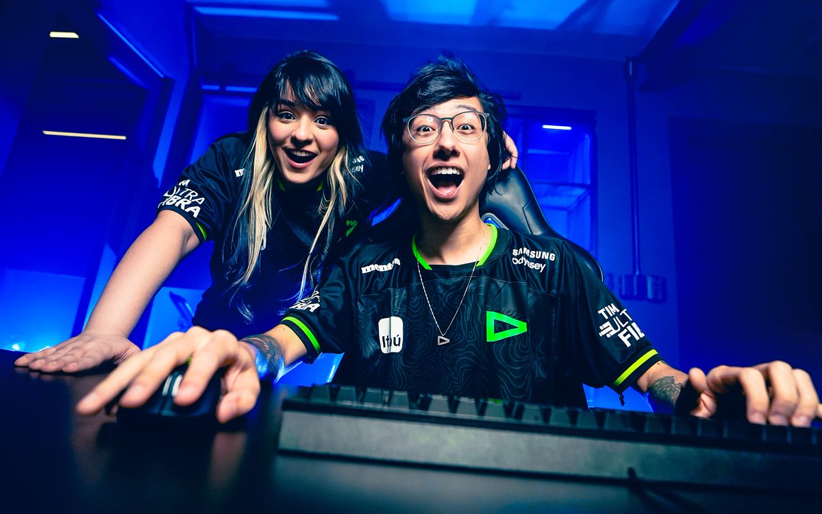 SIM, TIM Brasil AGORA É LOUD 💚💙 Não basta ser campeão com o Tin, agora temos a TIM que com a TIM Ultrafibra acelerará ainda mais a nossa chance de copar tudo que vem pela frente! Seja muito bem-vinda! TIM NA LOUD