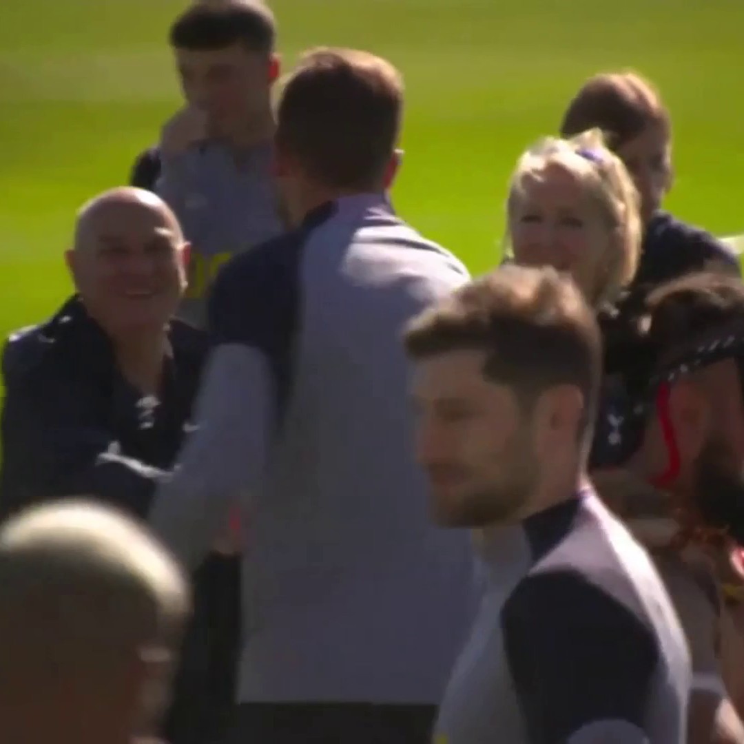 Harry Kane shaking hands with Daniel Levy as Tottenham begin their pre-season tour of Australia 👀 🇦🇺