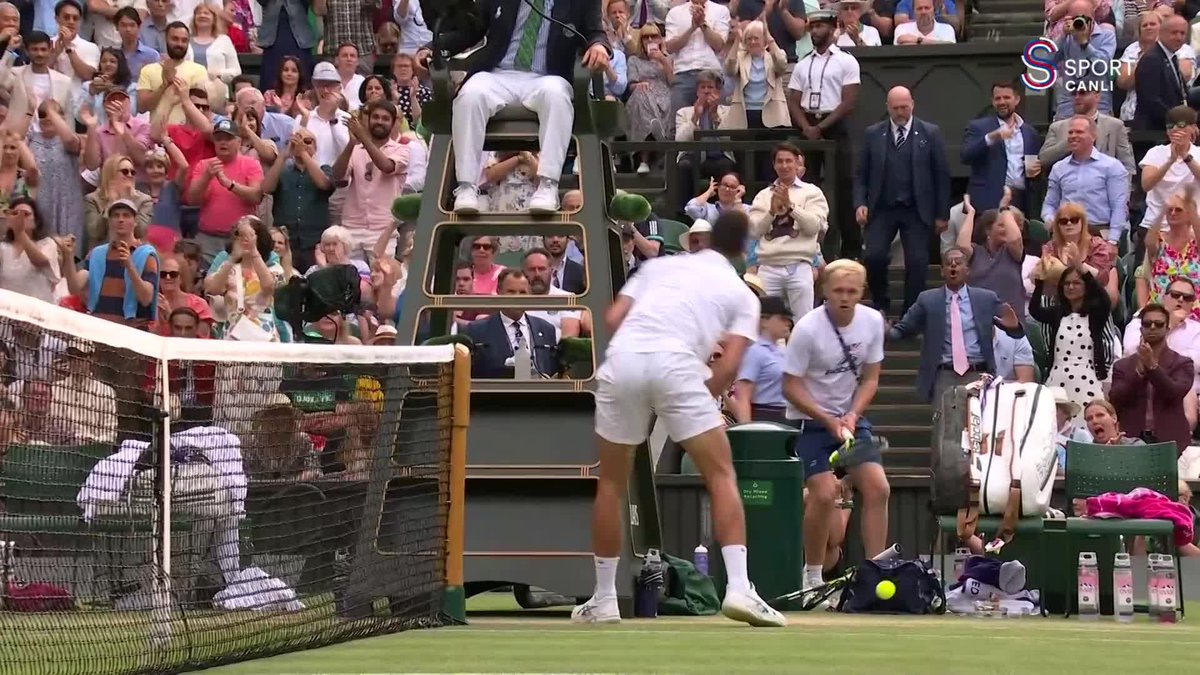 Novak Djokovic raketini kırdı! #Wimbledon