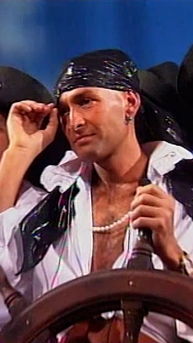 Rattrapé par la justice pour plusieurs affaires de dopage, Marco Pantani s'enfonce peu à peu dans la dépression. Mal entouré, "le pirate" finit par sombrer dans la drogue. Puis le 14 février 2004... Épisode 2/2