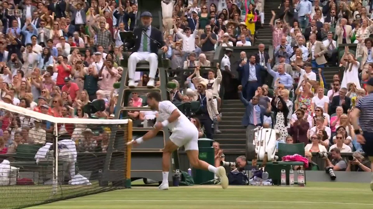 This match 🤯 Carlos Alcaraz breaks first in the fifth set 🔥 Novak Djokovic's racquet is smashed to bits 😳 #Wimbledon