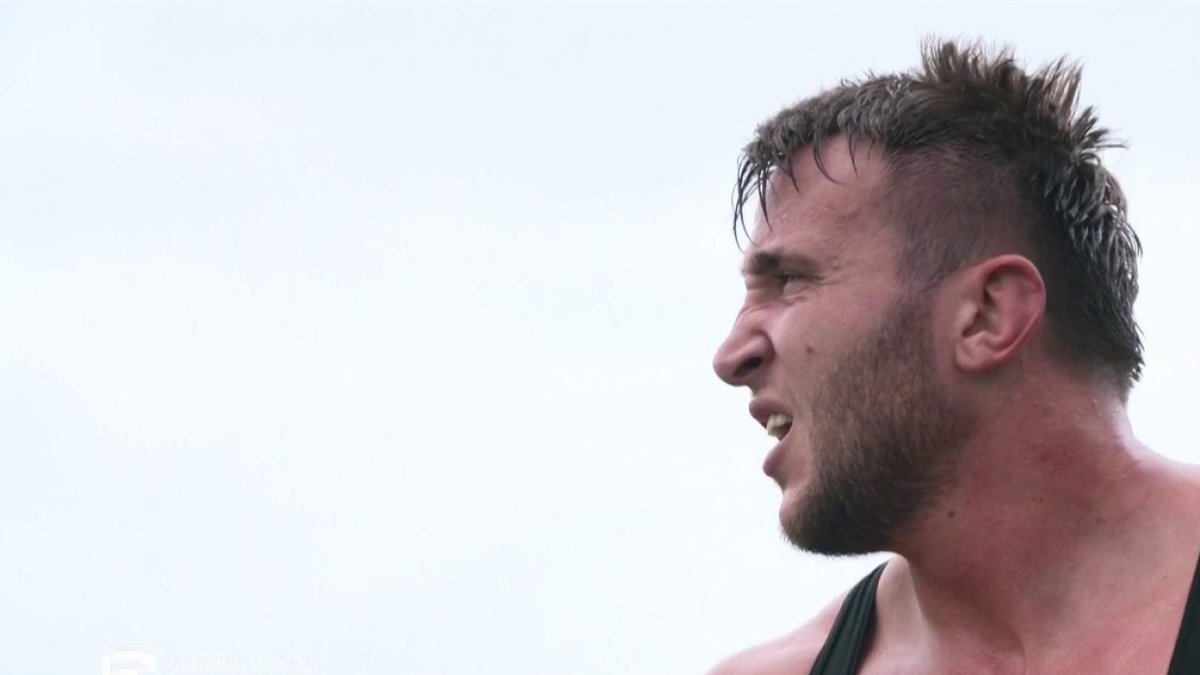 ๐ #STADE2 | Nous avions quittรฉ Anthony Jelonch, aprรจs sa grave blessure au genou contre l'รcosse, lors des Six Nations. Aujourd'hui, le taulier de l'รฉquipe de France Rugby, a entamรฉ un contre-la-montre pour รชtre prรชt pour la Coupe du Monde, dans moins de deux mois.