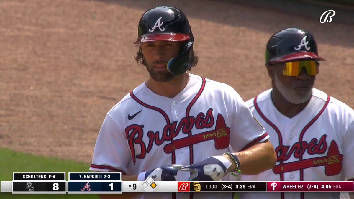 Charlie Culberson's first at-bat in a Atlanta Braves uniform with fans in attendance since 2019. Hit.