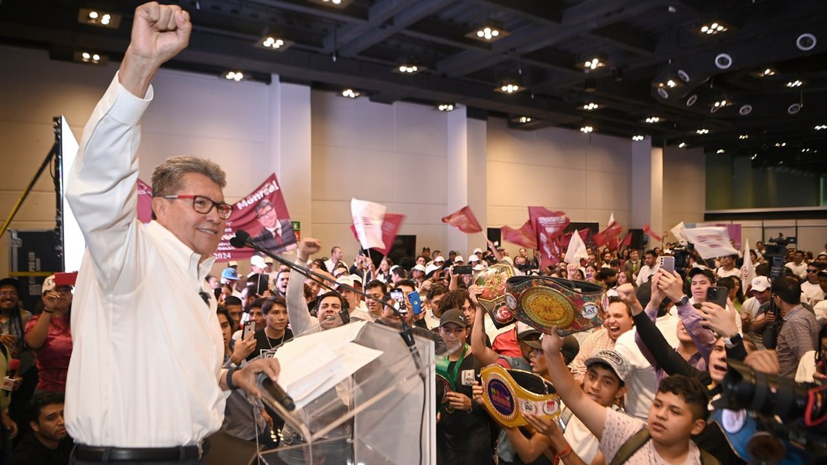 Siempre he estado rodeado de jóvenes, cuya frescura y compromiso son alentadores. Mi compromiso es trabajar para ofrecerles mejores oportunidades en su futuro profesional y de vida. ¡Que vivan las juventudes!