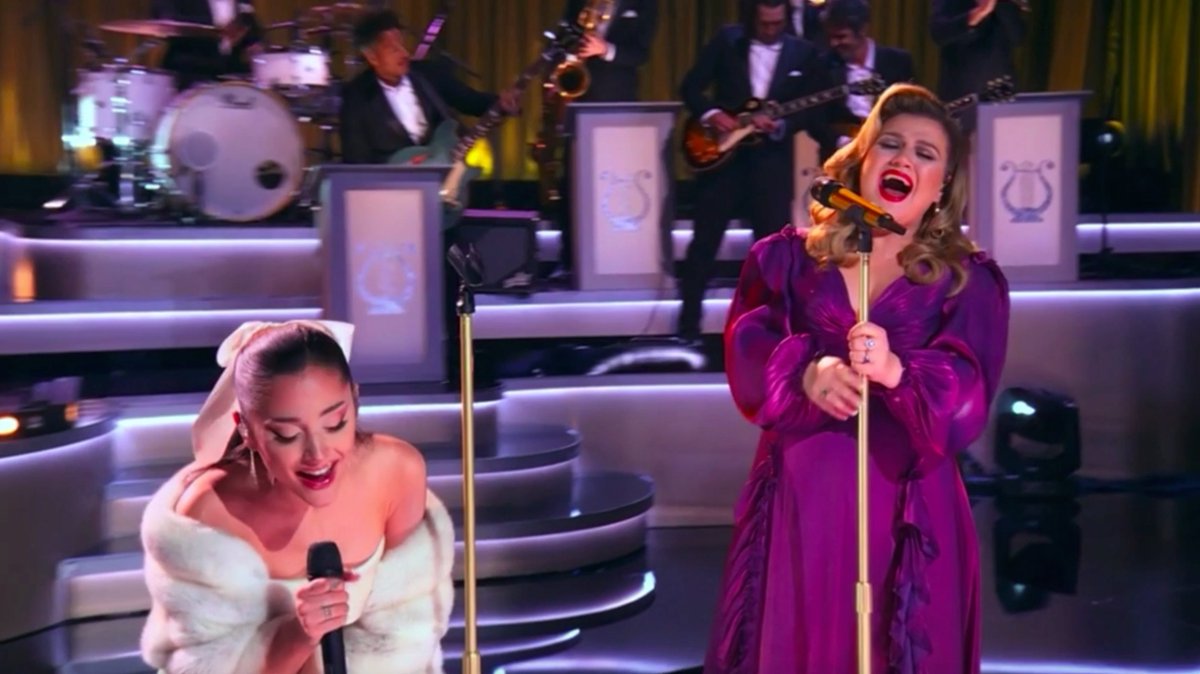 my favorite live duet ariana grande has ever done. they both compliment each other so well vocally. even the background singers were blown away
