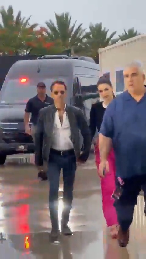 PARAGUAY EN LA CASA. Nadia Ferreira dice presente en la presentación de Lionel #Messi en Miami, la paraguaya es acompañada por su esposo, el cantante Marc Anthony.