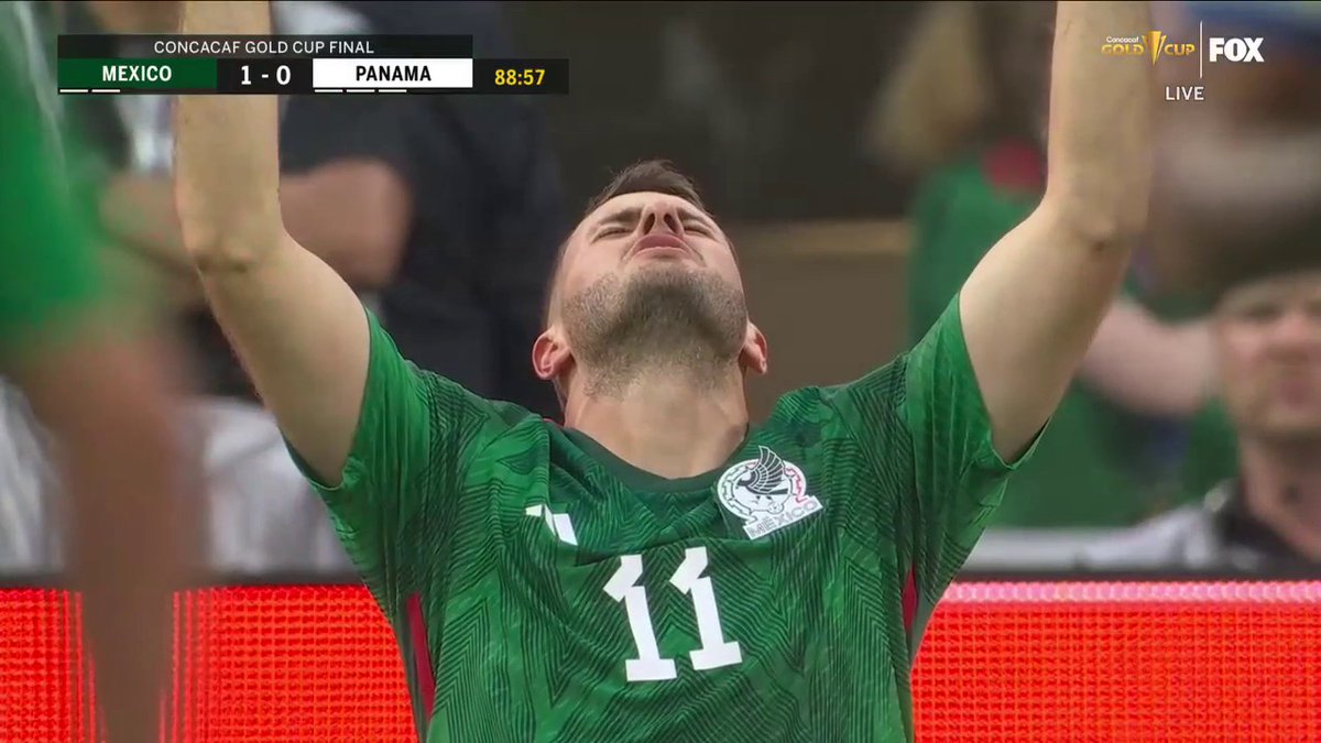 DIFFERENCE. MAKER. 🙌 Giménez will remember this goal forever 🇲🇽