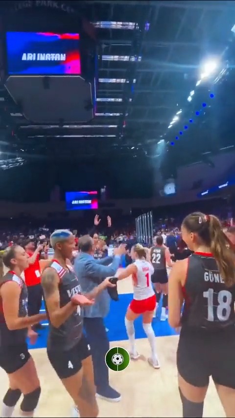 😍 Erik Dalı ile Dünya Şampiyonluğu kutlamayan da ne bileyim. 😎 🏆 Gurur duyuyoruz sizlerle #FileninSultanları 🇹🇷
