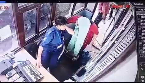 WATCH - Greater Noida: Woman toll plaza employee brutally thrashed for demanding payment, video goes viral. #ViralVideo #TollPlaza #GreaterNoida